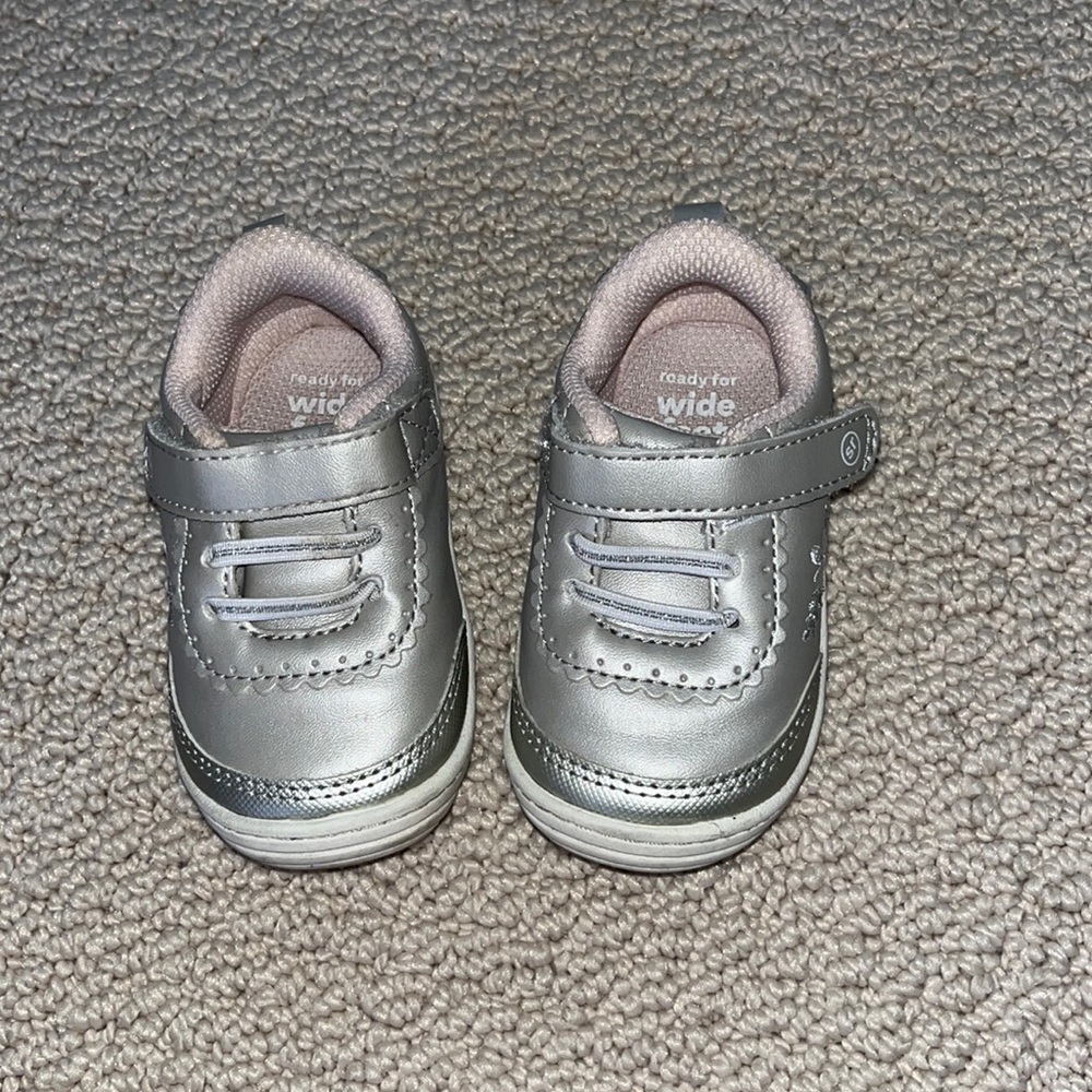 Stride Ride 360 Natalie Gold Sneakers. Size 4.5M